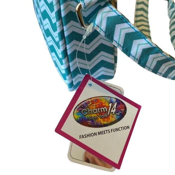 Charm 14 Chevron Teal White Crossbody Bag Touchscreen Purse NWT - Picture 3 of 9